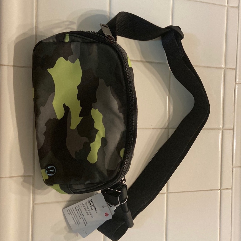 Lululemon Everywhere Belt Bag NWT